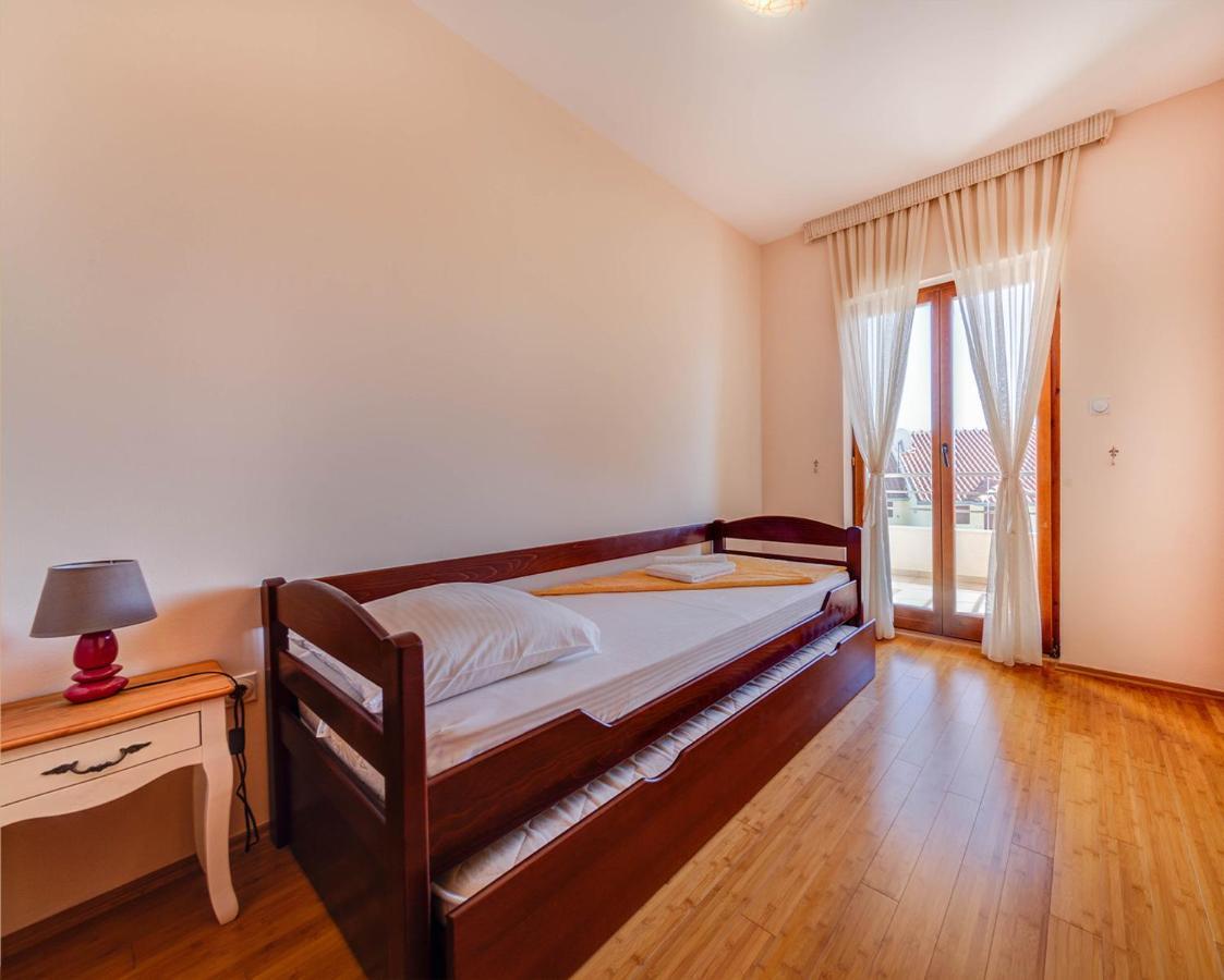 Port Adria Apartments Kamenari Ngoại thất bức ảnh